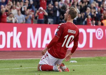 فيديو إريكسن يقود الدنمارك للفوز على ويلز بحضور بيل