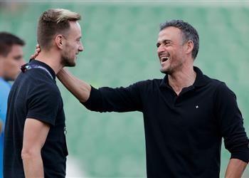 إنريكي الاختيار بين لاعبي برشلونة وريال مدريد بالمنتخب لا أهتم