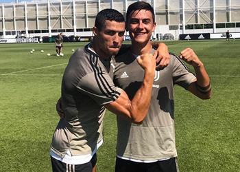 ديبالا يوجه رسالة لميسي ورونالدو ويعلق على منافسات الأبطال