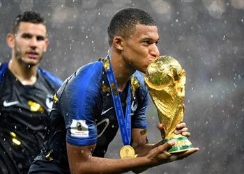 مدافع إنتر ميلان مبابي أفضل من رونالدو