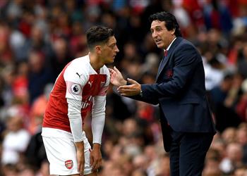 إيمري يتحددث عن علاقته المتوترة مع أوزيل