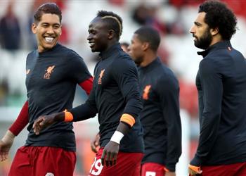 نيفيل قوة ليفربول في الثلاثي الهجومي وأخشى نجاحهم في حصد البريمييرليج