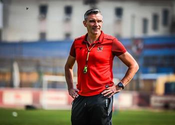 كارتيرون يفاضل بين ثنائي الأهلي لتعويض السولية أمام حوريا كوناكري