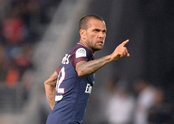 ألفيس يعود لباريس سان جيرمان بعد غياب 4 شهور