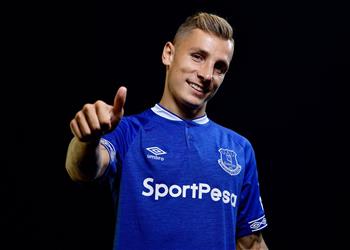 دينييه يكشف سبب رحيله عن برشلونة