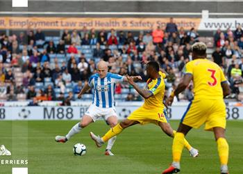 هدرسفيلد يواصل السقوط ويخسر أمام كريستال بالاس في غياب رمضان صبحي