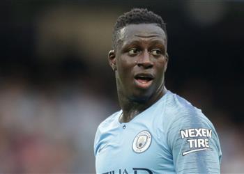 جوارديولا يستقر على بديل ميندي في مانشستر سيتي