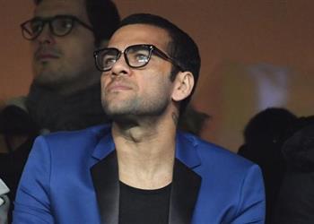 ألفيس يشيد بمدرب باريس سان جيرمان الجديد