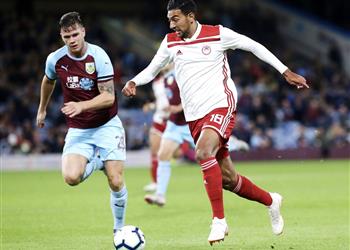 كوكا أساسيا مع أولمبياكوس أمام ريال بيتيس بالدوري الأوروبي