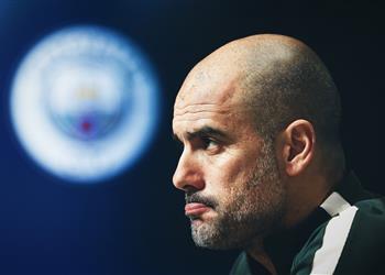 جوارديولا يتحدث عن حالة دي بروين وإصابة ميندي ويشيد بتجديد عقد أجويرو