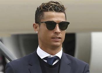 كاتب سيرة رونالدو حاول الرحيل عن ريال مدريد قبل عامين ويشبه ميسي