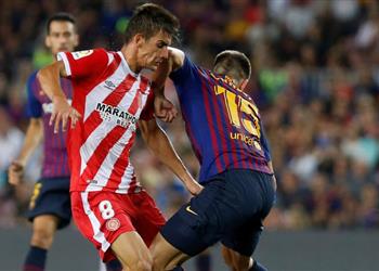 لاعب جيرونا يبرئ مدافع برشلونة من الضرب بالكوع