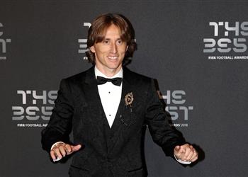 ريال مدريد يهنيء مودريتش بجائزة ذا بيست