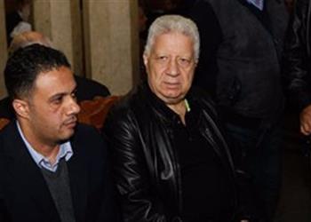 مرتضى منصور يحضر عزاء حازم ياسين