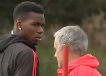 ذا صن مورينيو يخير مانشستر يونايتد بينه وبين بوجبا