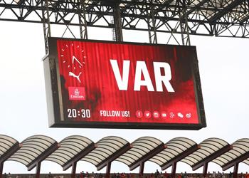 رسمي ا يويفا يعلن موعد تطبيق تقنية VAR في دوري الأبطال