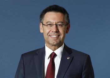 عاجل بالفيديو برشلونة يغير شعاره الرسمي