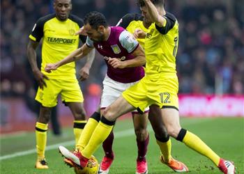 أحمد المحمدي بديل ا مع أستون فيلا أمام بريستول سيتي