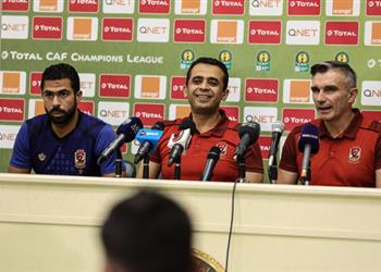 كارتيرون يعقد مؤتمر ا صحفي ا للحديث عن مباراة الأهلي ووفاق سطيف