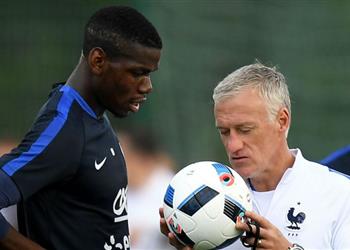 ديشامب يدافع عن بوجبا لا يستطيع الفوز بمفرده في مانشستر يونايتد