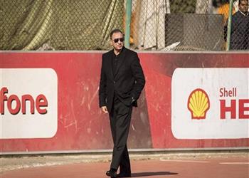 محمود الخطيب في التتش لمؤازرة الأهلي قبل مباراة وفاق سطيف