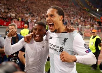 فاينالدوم مشيد ا بفان ديك أفضل مدافع في أوروبا