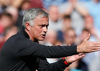 أوين مانشستر يونايتد أدائه سيء مع مورينيو لأنه لا يطور إمكانيات أي لاعب