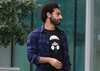 محمد صلاح يلتقي رمضان صبحي بفندق مانشستر ويتجاهل مورينيو