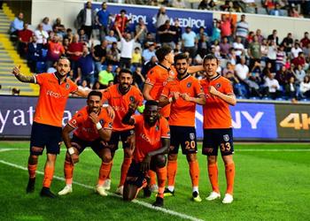 كريم حافظ يشاهد تعادل باشاك شهير ومالاتيا سبور بالدوري التركي