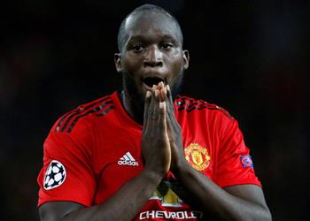 لوكاكو يتلقى انتقادات قاسية من أسطورتي مانشستر يونايتد