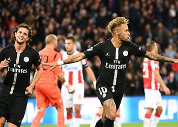 فيديو نيمار يتخطى ريفالدو ويقترب من كاكا بهدفيه ضد النجم الأحمر