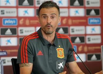 إنريكي يضم لاعب ا واحد ا فقط من برشلونة لقائمة إسبانيا