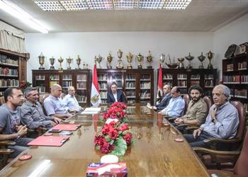 لجنة الكرة برئاسة الخطيب تجتمع بمدرب الأهلي لتحديد صفقات يناير