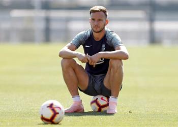 صور برشلونة يكرم راكيتيتش ويجتمع بوكيله