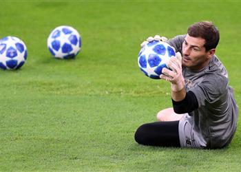 كاسياس ينتظر إشارة لويس إنريكي