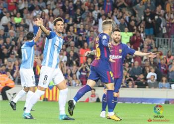 ماركا برشلونة يسجل هدفا من خطأ تحكيمي مشترك