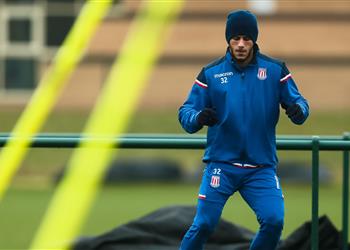 رمضان صبحي خارج مباراة هدرسفيلد وبيرنلي بالبريميرليج