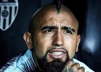 فيدال ي ثير التساؤلات برسالة غامضة بعد استبعاده من مباراة فالنسيا