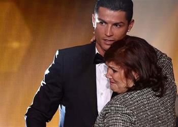 والدة رونالدو تدافع عنه في قضية الاغتصاب