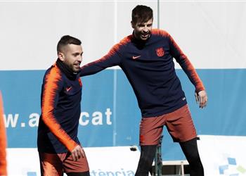 برشلونة يفاضل بين خمسة لاعبين لتدعيم دفاعه في الميركاتو الشتوي