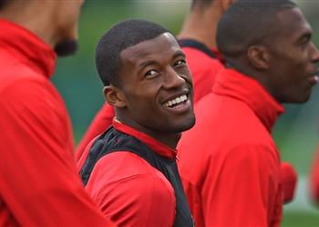 فينالدوم يحذر لاعبي ليفربول ويقدم نصيحته للفوز بالألقاب