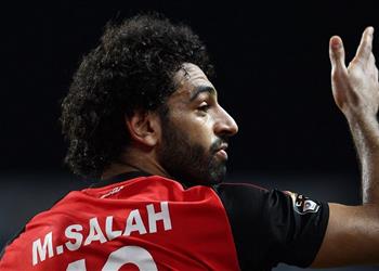 بالفيديو محمد صلاح يغادر مباراة مصر وسوازيلاند مصاب ا
