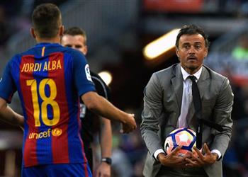 فيدال يكشف أزمة إنريكي وألبا