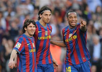 مدير إنتر ميلان الأسبق يكشف أسباب انتقال إبراهيموفيتش لبرشلونة