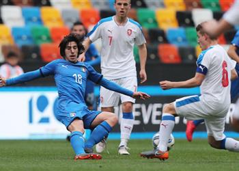 بيرلو الجديد يشعل المنافسة بين كبار إيطاليا وتشيلسي