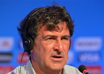 كيمبس يدافع عن ميسي بعد تصريحات مارادونا