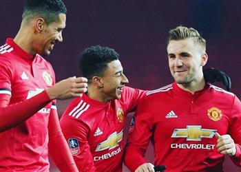 سكاي سبورتس مانشستر يونايتد يقترب من تجديد عقد مدافعه