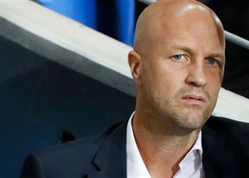 كرويف يشيد بصفقتي برشلونة للموسم المقبل ويحذرهما من تجربة ديباي