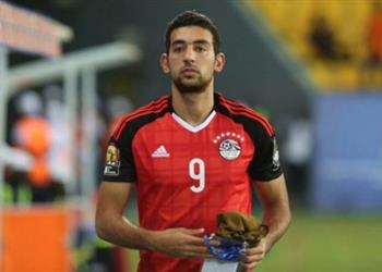 بالفيديو أحمد حسن كوكا يغادر مباراة مصر وسوازيلاند مصاب ا