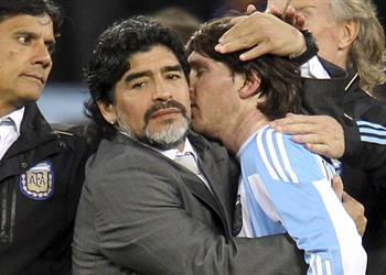 مارادونا يتواصل مع ميسي للاعتذار عن تصريحه المثير للجدل